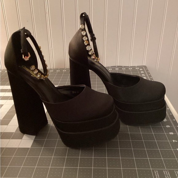 Black Silk Platforms Heels - Picture 7 of 9